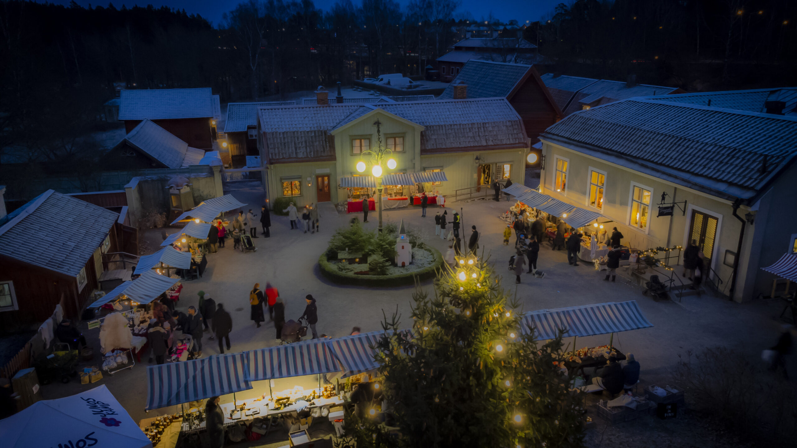 Julmarknad på Vallby Friluftsmuseum Lördag 28 nov